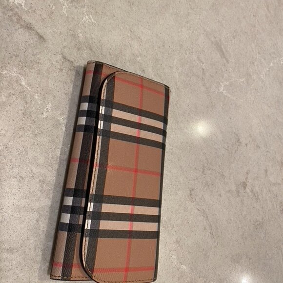 Burberry Tote and Matching Walet - Picture 11 of 14